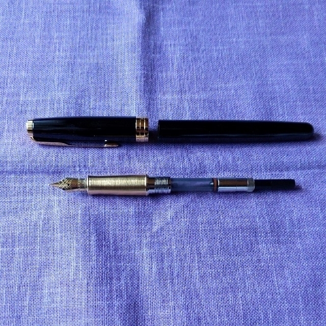 Parker(パーカー)のパーカー ソネット SONET ラックブラックGT 万年筆 18K F インテリア/住まい/日用品の文房具(ペン/マーカー)の商品写真