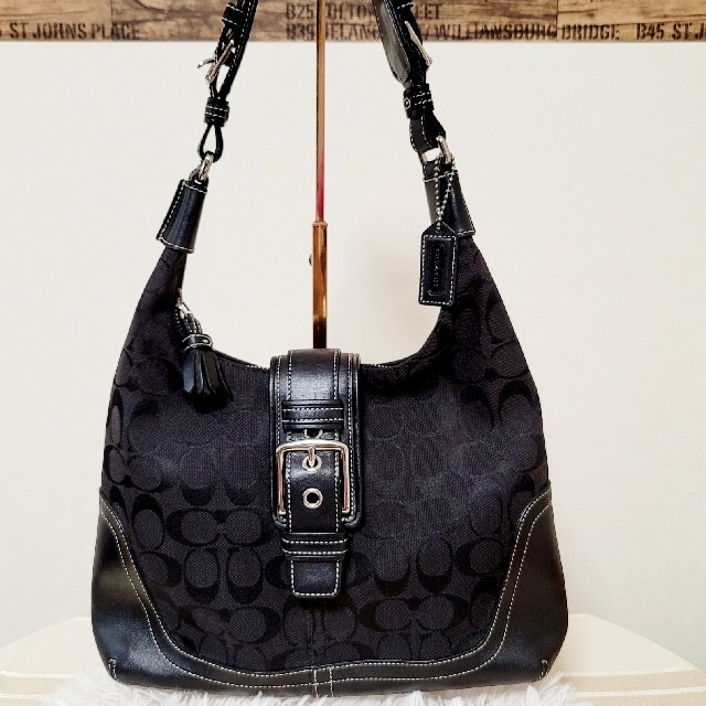 COACH(コーチ)のCOACH ショルダーバッグ シグネチャー 黒 キャンバス✕レザー 美品 レディースのバッグ(ショルダーバッグ)の商品写真