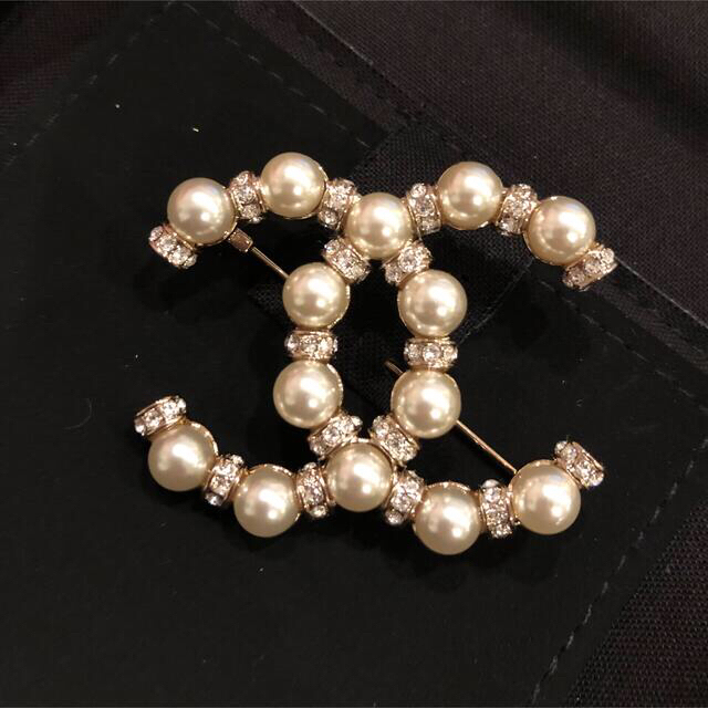 CHANEL 完売パールブローチ⭐︎2021シャネル 人気のクリスマスアイテム