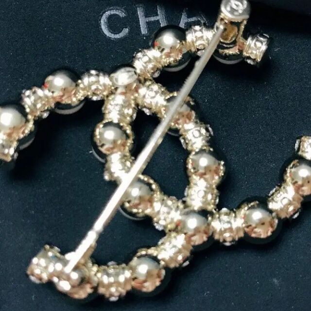CHANEL 完売パールブローチ⭐︎2021シャネル 人気のクリスマスアイテム