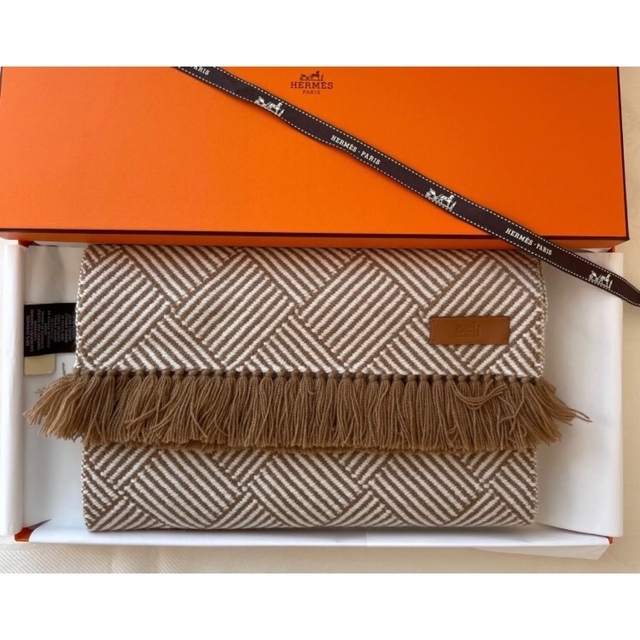 Hermes(エルメス)の新品 エルメス カシミア マフラー ベージュ ストール スカーフ タイル織  レディースのファッション小物(マフラー/ショール)の商品写真