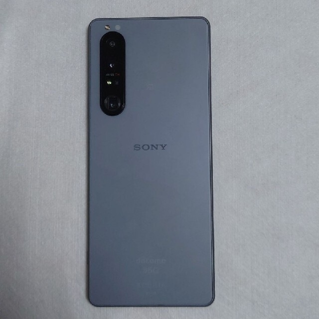 Xperia(エクスペリア)のSONY Xperia 1 III SO-51B フロストグレーSIMロック解除 スマホ/家電/カメラのスマートフォン/携帯電話(スマートフォン本体)の商品写真