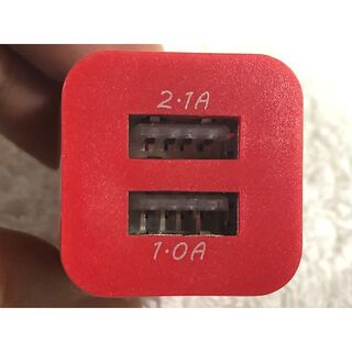 USB２ポート充電器（レッド）(バッテリー/充電器)