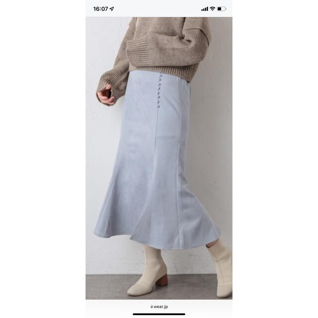 natural couture(ナチュラルクチュール)のボタンデザインポンチスエードマーメイドスカート レディースのスカート(ロングスカート)の商品写真