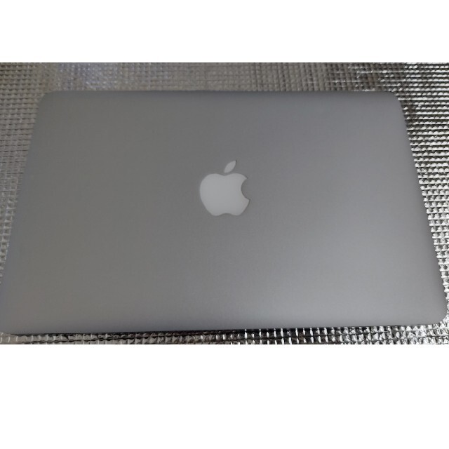 Apple(アップル)のMacBook Air 11-inch Mid 2011 スマホ/家電/カメラのPC/タブレット(ノートPC)の商品写真