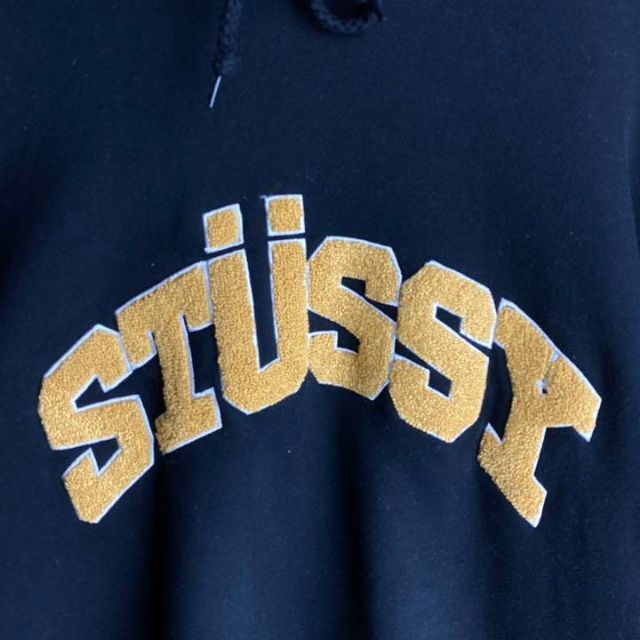 即完売品】STUSSY パイルアーチロゴ刺繍 スウェット パーカー 入手困難 即完売品】STUSSY パイルアーチロゴ刺繍 スウェット パーカー 入手困難