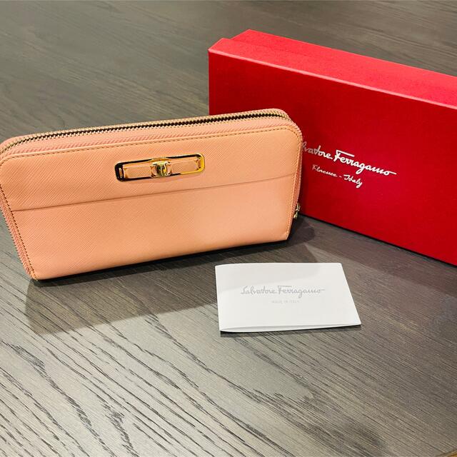 Salvatore Ferragamo(サルヴァトーレフェラガモ)のサルヴァトーレフェラガモ  長財布 レディースのファッション小物(財布)の商品写真