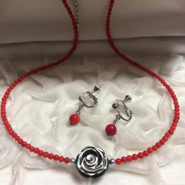 感謝セール❣️赤珊瑚　黒薔薇　ネックレス　イヤリング　コーラル　シルバー　春　2 レディースのアクセサリー(ネックレス)の商品写真