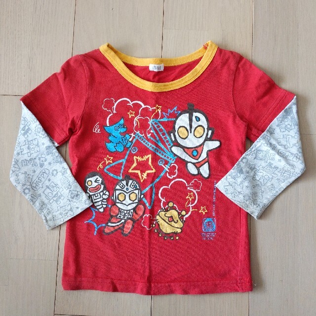 【りん様専用】ウルトラマン　長袖Tシャツ　100cm キッズ/ベビー/マタニティのキッズ服男の子用(90cm~)(Tシャツ/カットソー)の商品写真