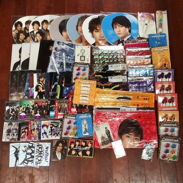 Kis-My-Ft2 - 値下げ中 Kis-My-Ft2 グッズまとめ売り １００点セットの ...