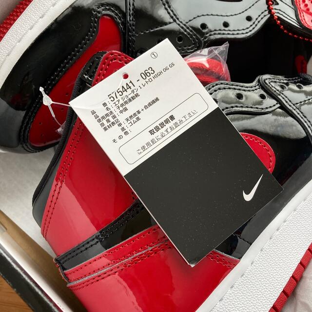 NIKE(ナイキ)の新品 NIKE エアジョーダン 1 パテント BRED 24.5cm レディースの靴/シューズ(スニーカー)の商品写真