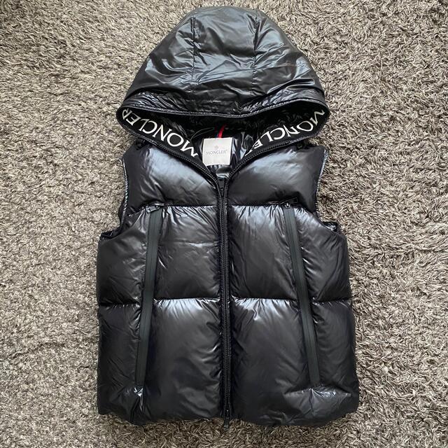 人気 MONCLER - 【美品】MONCLER モンクレール ダウンベストAGNEAUX