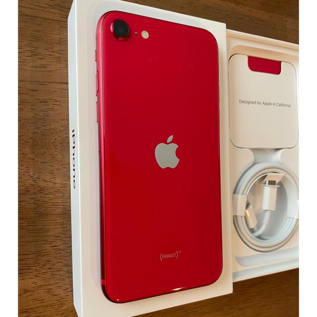 Apple(アップル)のiPhone SE2 64GB RED SIMロック解除済 スマホ/家電/カメラのスマートフォン/携帯電話(スマートフォン本体)の商品写真