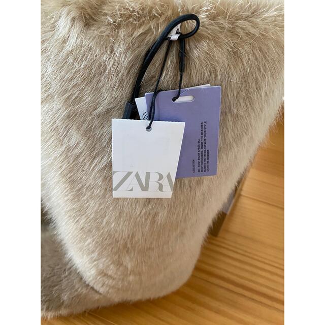 ZARA(ザラ)のzara ザラ　フェイクファー　ブーツ　ベージュ　ロング　新品　24cm レディースの靴/シューズ(ブーツ)の商品写真