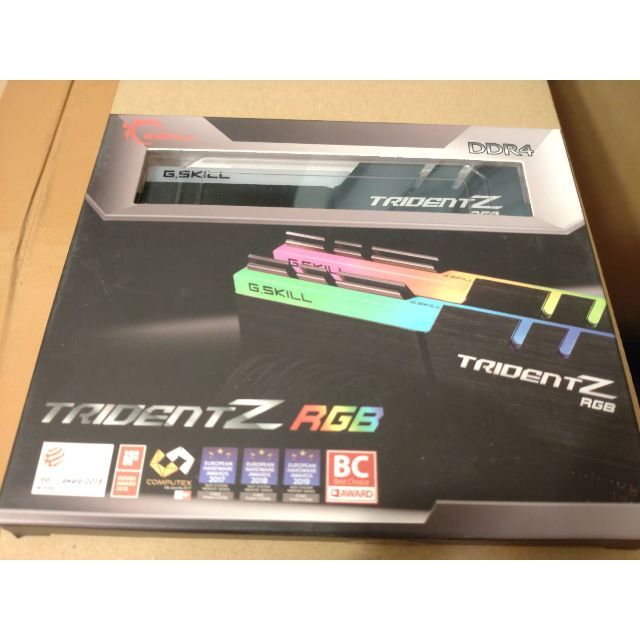 ☆新品未開封☆納品書あり☆ G.Skill F4-3200C16D-32GTZRメモリ