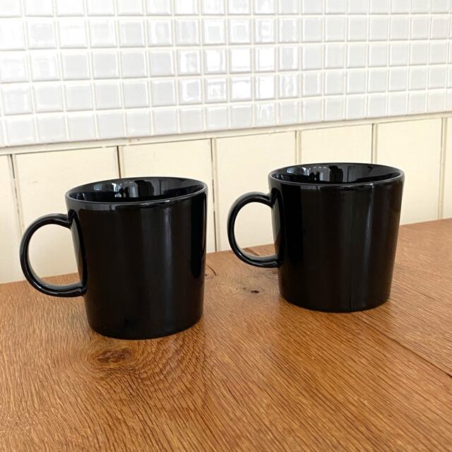 iittala(イッタラ)の【未使用品　2個セット】イッタラ　ティーマ　マグ　黒　ブラック　ittla  インテリア/住まい/日用品のキッチン/食器(グラス/カップ)の商品写真