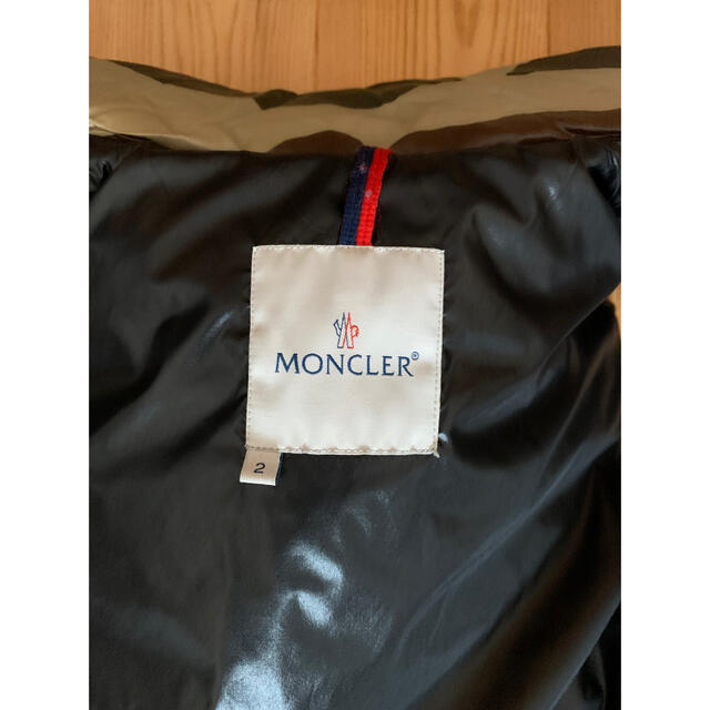 MONCLER(モンクレール)のteru様専用　モンクレール　迷彩 メンズのジャケット/アウター(ダウンベスト)の商品写真