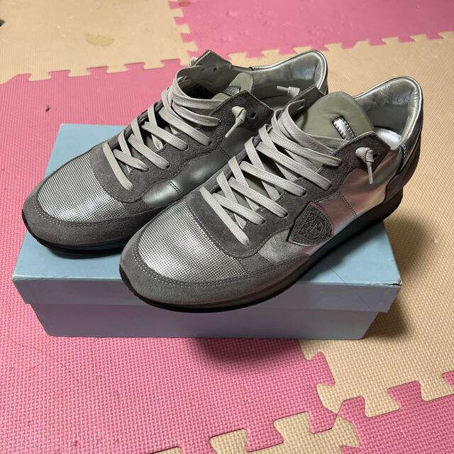 PHILIPPE MODEL(フィリップモデル)のフィリップモデル　シルバー　size42 メンズの靴/シューズ(スニーカー)の商品写真