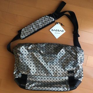 イッセイミヤケ(ISSEY MIYAKE)のBAO BAO イッセイミヤケ メッセンジャーバッグ ショルダーバッグ シルバー(ショルダーバッグ)