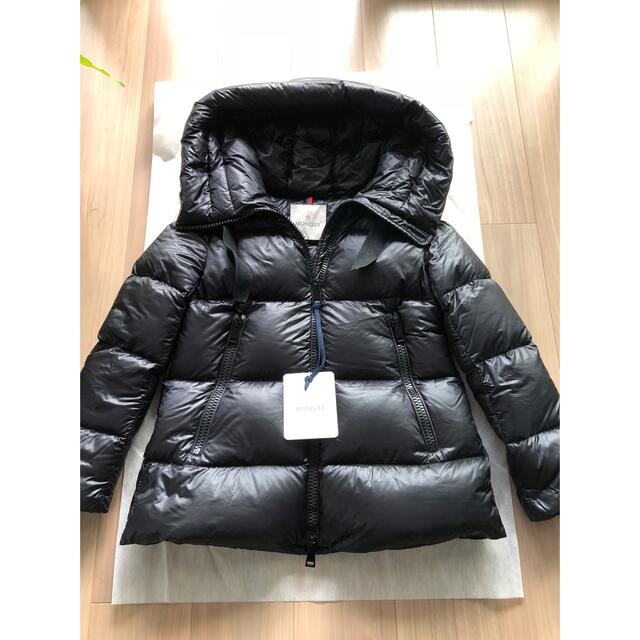 MONCLER(モンクレール)の新品未使用　モンクレール SERIN セリン　00サイズ レディースのジャケット/アウター(ダウンジャケット)の商品写真