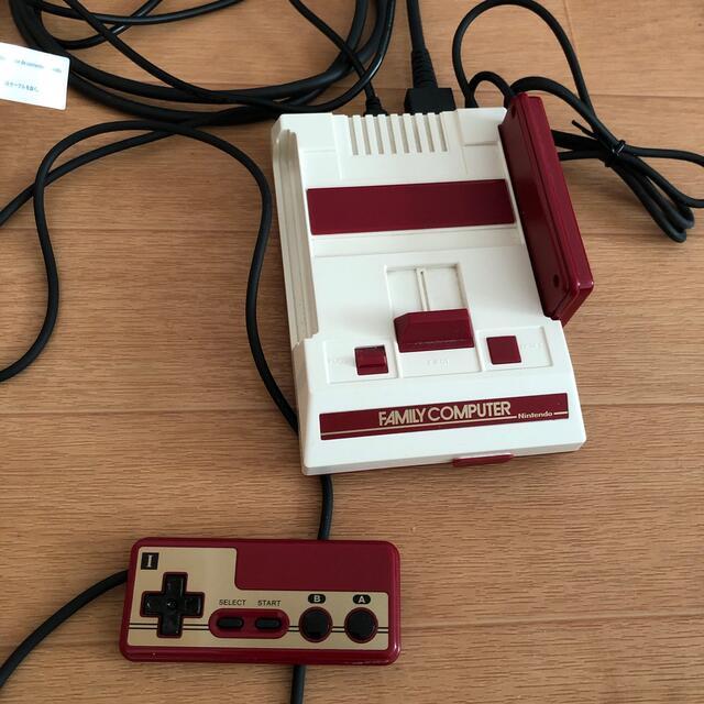 ファミリーコンピュータ(ファミリーコンピュータ)のニンテンドークラシックミニ　ファミリーコンピュータ エンタメ/ホビーのゲームソフト/ゲーム機本体(家庭用ゲーム機本体)の商品写真