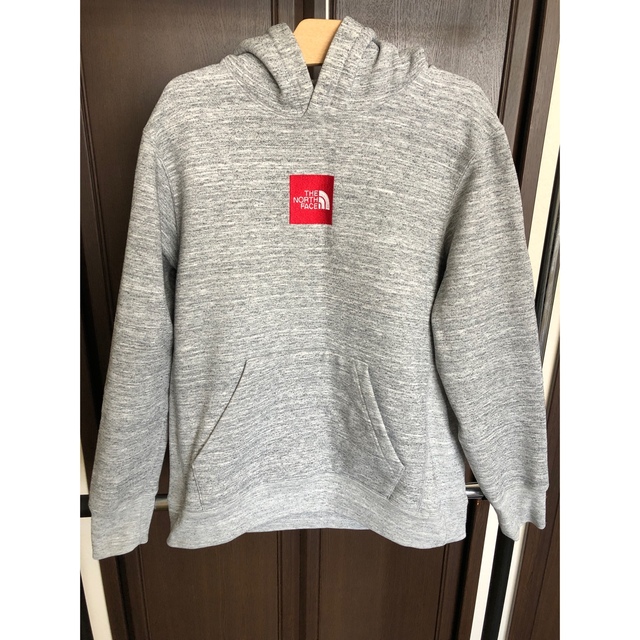 THE NORTH FACE(ザノースフェイス)のノースフェイス　ボックスロゴ　限定パーカー メンズのトップス(パーカー)の商品写真