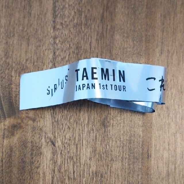 SHINee(シャイニー)のTAEMIN メッセージ付銀テープ ＋ SHINee ペンライト エンタメ/ホビーのCD(K-POP/アジア)の商品写真