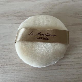 レメルヴェイユーズラデュレ(Les Merveilleuses LADUREE)の新品未使用🌷フェイスパウダー用パフ(その他)