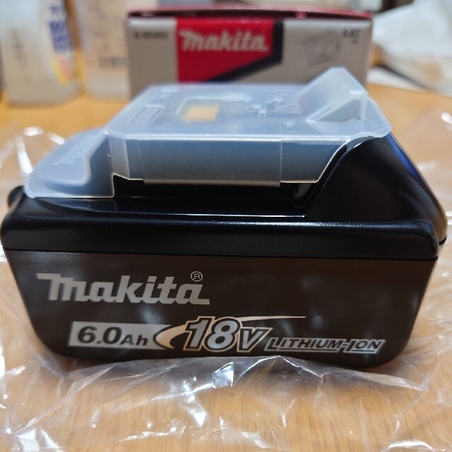 Makita(マキタ)の美品 マキタ充電式草刈り機 18V 分割式mur186ldrfセット スポーツ/アウトドアの自転車(工具/メンテナンス)の商品写真