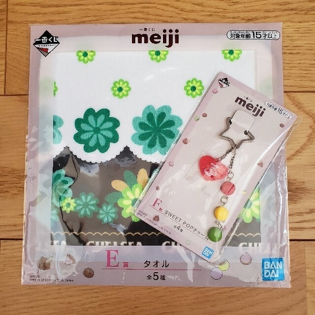 明治(メイジ)のmeiji 一番くじ E賞タオル　F賞チャーム　セット エンタメ/ホビーのアニメグッズ(タオル)の商品写真