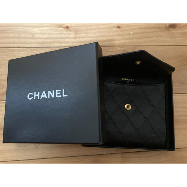 CHANEL(シャネル)の未使用　シャネル　２つ折り財布 レディースのファッション小物(財布)の商品写真