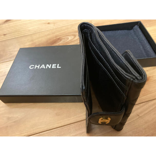 CHANEL(シャネル)の未使用　シャネル　２つ折り財布 レディースのファッション小物(財布)の商品写真