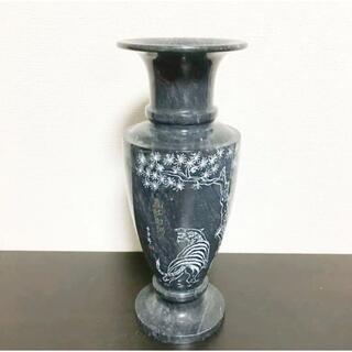 寅年　高級めのう石　中国師範　虎柄　彫刻花瓶(花瓶)