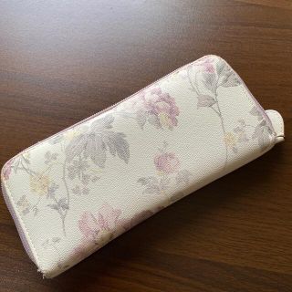 ローラアシュレイ(LAURA ASHLEY)の値下げ！ローラアシュレイ  ホーム　長財布(財布)