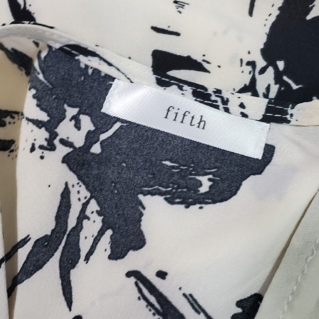 fifth(フィフス)のfifth 水彩ﾌﾗﾜｰﾊﾞｯｸﾘﾎﾞﾝﾜﾝﾋﾟｰｽ M レディースのワンピース(ロングワンピース/マキシワンピース)の商品写真