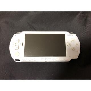 プレイステーションポータブル(PlayStation Portable)のPSP1000 ホワイト【カセット４本付き】(携帯用ゲーム機本体)