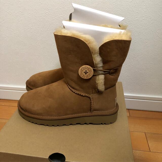 ⭐︎新品 UGG アグ ムートンブーツ ベイリーボタン 2 チェストナッツ