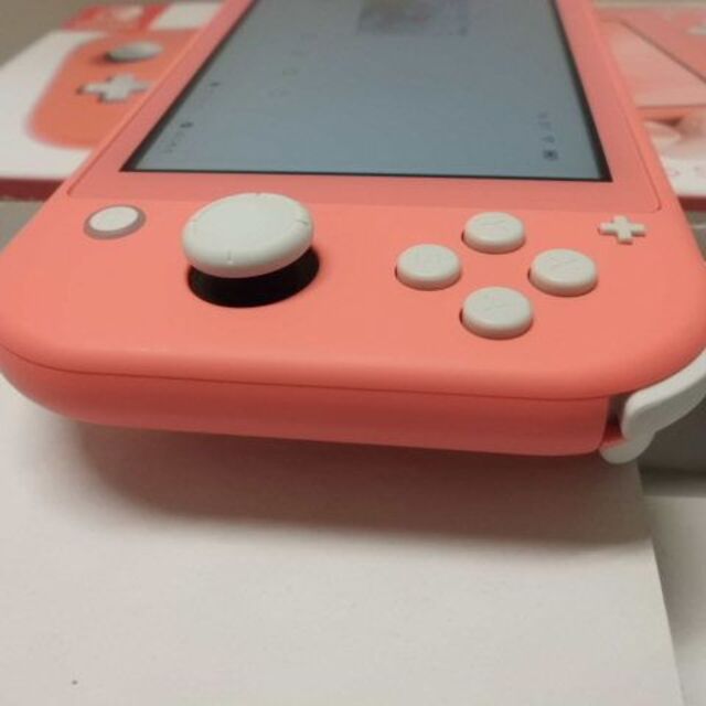 Nintendo Switch(ニンテンドースイッチ)のNintendo Switch Lite Coral エンタメ/ホビーのゲームソフト/ゲーム機本体(携帯用ゲーム機本体)の商品写真