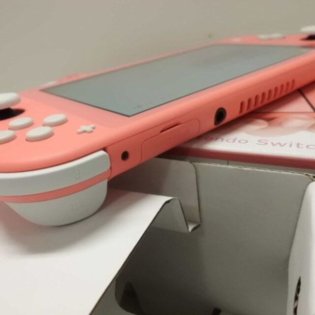 Nintendo Switch(ニンテンドースイッチ)のNintendo Switch Lite Coral エンタメ/ホビーのゲームソフト/ゲーム機本体(携帯用ゲーム機本体)の商品写真