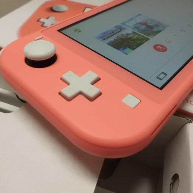 Nintendo Switch(ニンテンドースイッチ)のNintendo Switch Lite Coral エンタメ/ホビーのゲームソフト/ゲーム機本体(携帯用ゲーム機本体)の商品写真