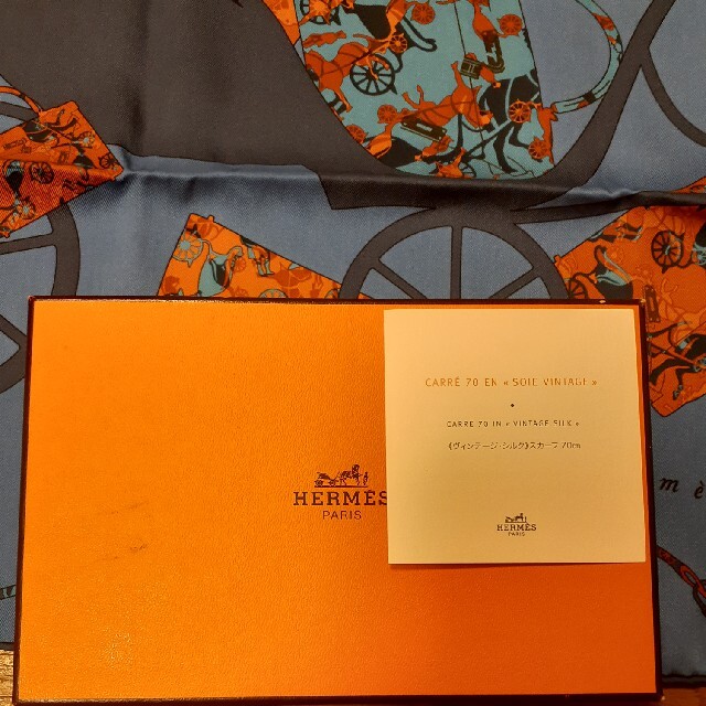 Hermes(エルメス)の新品　エルメス　KELLY EN CALECHE  カレ70　スカーフ ケリー レディースのファッション小物(バンダナ/スカーフ)の商品写真