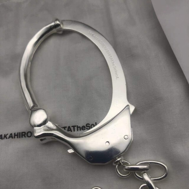 テレビで話題 bone shaped handcuffs bracelet.-S- casadedavid.org.br