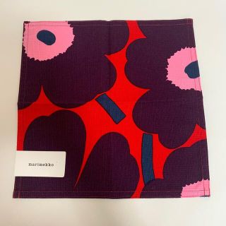 マリメッコ(marimekko)の【新品未使用】マリメッコ　ピエニウニッコ　ワッフル　赤ハンドタオル　2枚セット(ハンカチ)