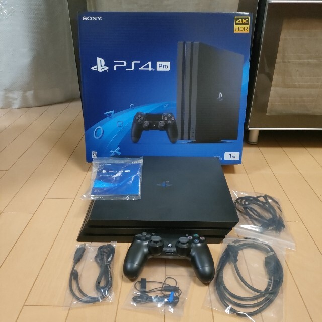 PlayStation4(プレイステーション4)のPlayStation 4 Pro 1TB CUH-7200BB01  おまけ エンタメ/ホビーのゲームソフト/ゲーム機本体(家庭用ゲーム機本体)の商品写真