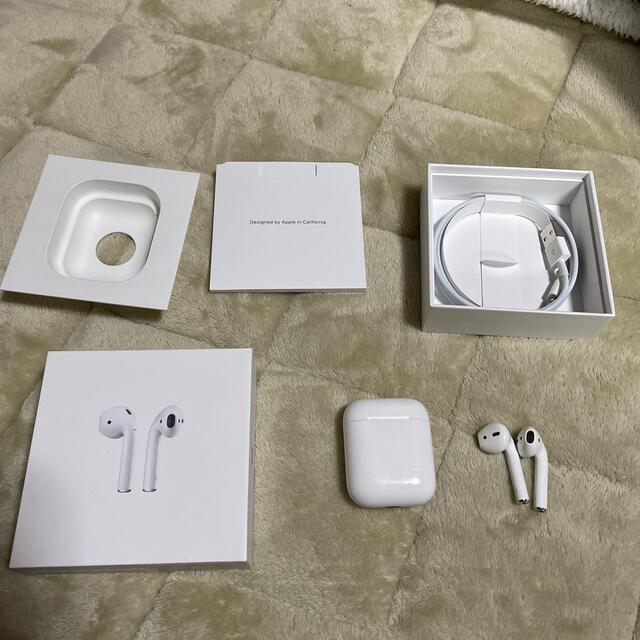 Apple(アップル)のAPPLE AirPods イヤホン MMEF2J/A スマホ/家電/カメラのオーディオ機器(ヘッドフォン/イヤフォン)の商品写真