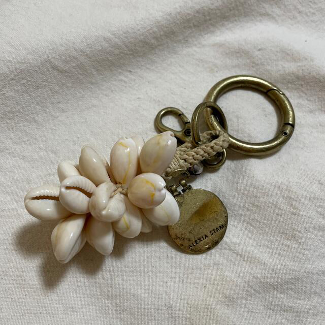 ALEXIA STAM(アリシアスタン)のShell Keychain メンズのファッション小物(キーホルダー)の商品写真