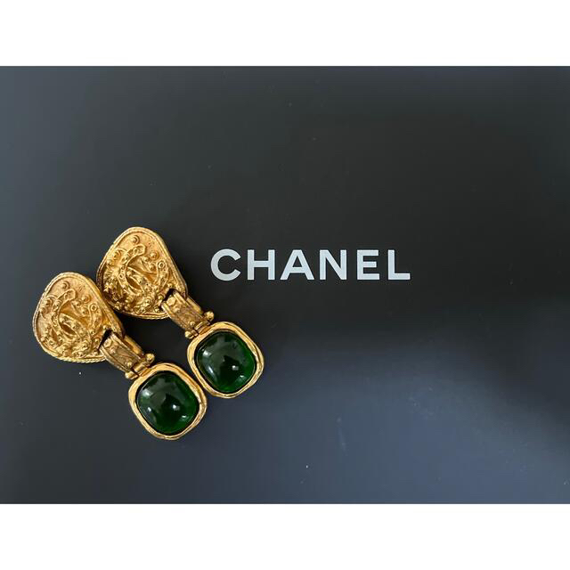 CHANEL 緑石 ヴィンテージ イヤリング