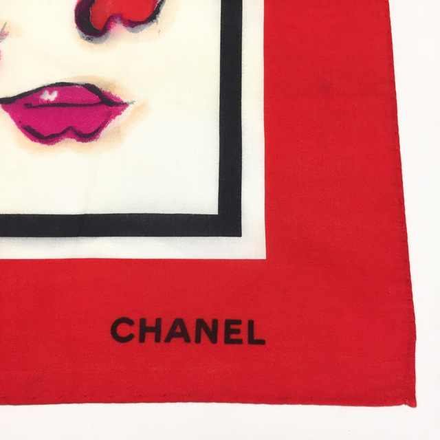 CHANEL(シャネル)の新品 CHANEL 1995年 ヴィンテージ リップ柄 スカーフ マフラー レディースのファッション小物(ストール/パシュミナ)の商品写真