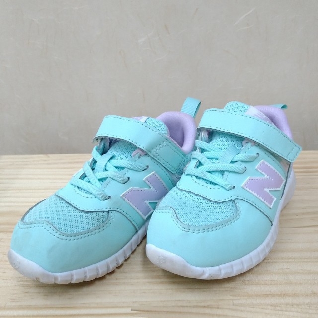 New Balance(ニューバランス)のともぞうさま(^^)専用／ニューバランス　16cm 　IV57F キッズ/ベビー/マタニティのキッズ靴/シューズ(15cm~)(スニーカー)の商品写真