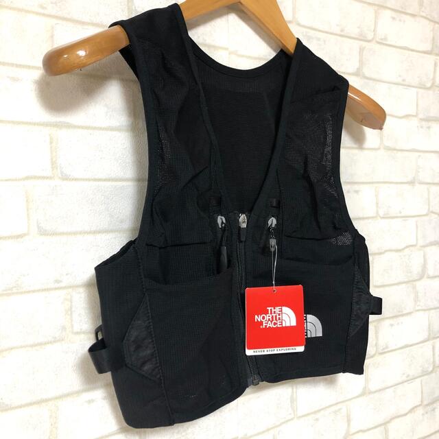 THE NORTH FACE(ザノースフェイス)の【新品 完売人気品】THE NORTH FACE MANTA RAY VEST スポーツ/アウトドアのランニング(その他)の商品写真